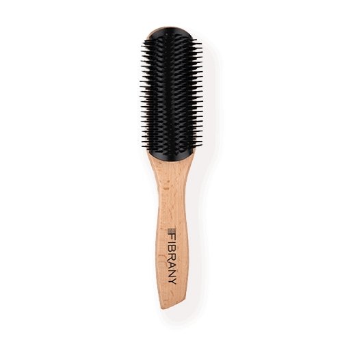 Une brosse démélante adaptée aux cheveux ondulés, frisés, crépus.